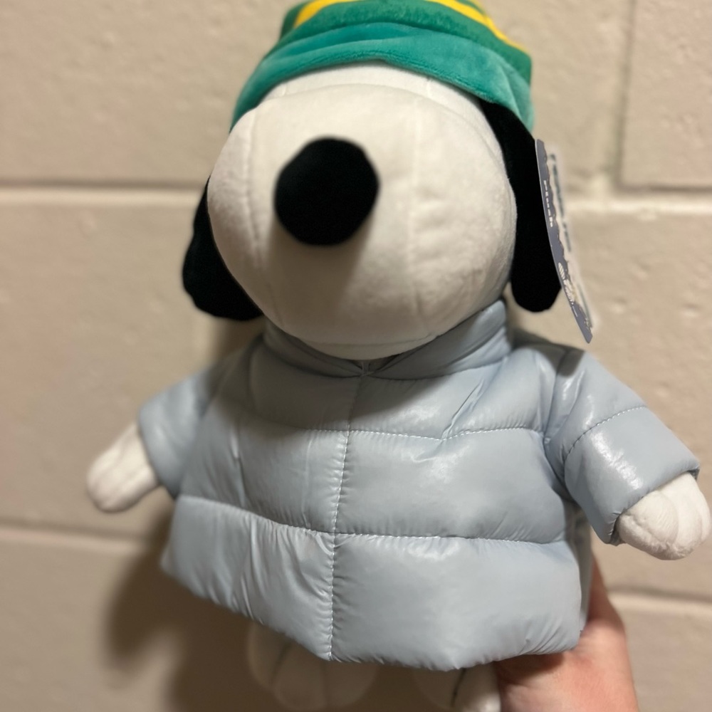 PUFFER JACKET SNOOPY 2023 Peanuts CVS Christmas Holiday Plush As Seen On TikTok - Picture 6 of 7